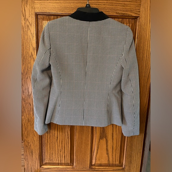 Nine West Blazer. Size 6. Excellent condition. Nonsmoking home. - Picture 2 of 7